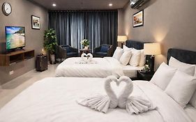 Hotel Crossroads